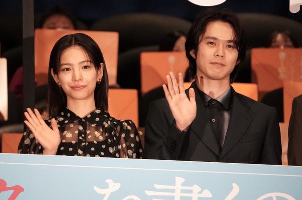 『人はなぜラブレターを書くのか』初日舞台挨拶の様子