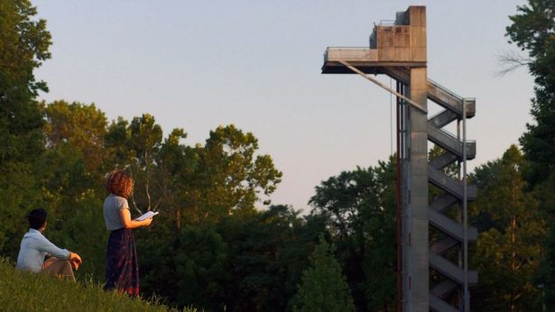 映画では建築物を次々と巡っていく(『コロンバス』)