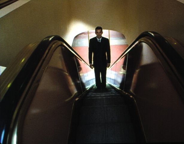 近未来的な雰囲気が作品にマッチしている(『ガタカ』)