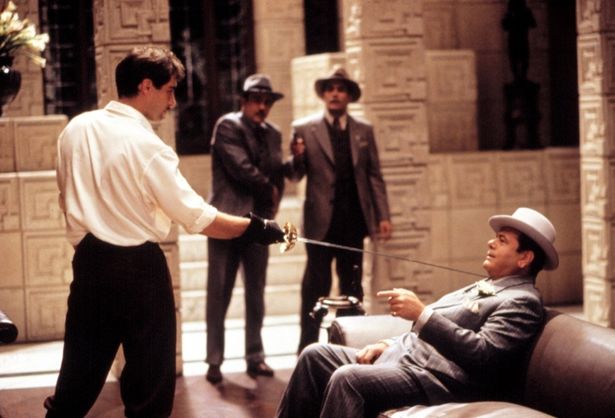 幾何学模様的なブロックを積み重ねたデザインが特徴的(『ロケッティア』)