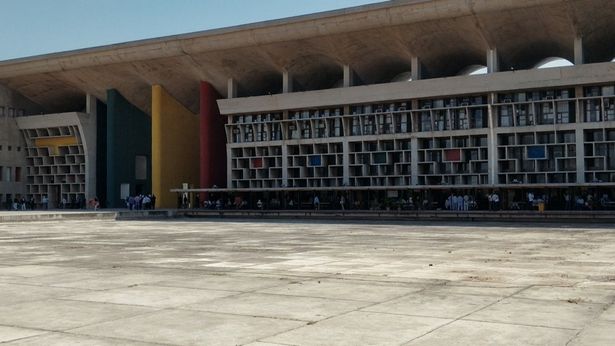 インタビューを通じてチャンディーガルの魅力を紐解いていく(『ユートピアの力』)