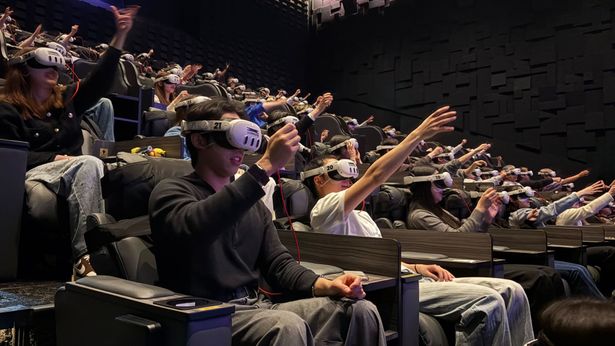 “最前列超え”とも言える、VRコンサートならではのK-POP体験(『LE SSERAFIM VR CONCERT：INVITATION』)