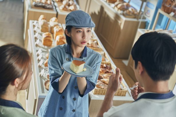 ソンジのいとこアラを演じるチュ・ヒョニョン