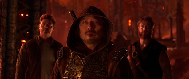 【写真を見る】ついに人間界と魔界がぶつかり合う格闘大会“モータルコンバット”が開幕する！