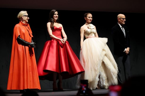 ワールドプレミアで再集結の喜びを爆発させたアン・ハサウェイら