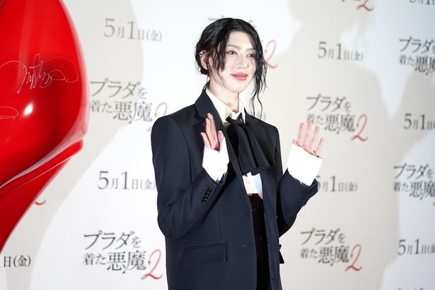 女性らしさや柔らかさを演出しているデザインと説明