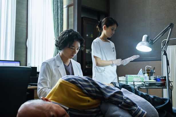 患者本人や家族の負担など、介護現場のリアルが描写されている