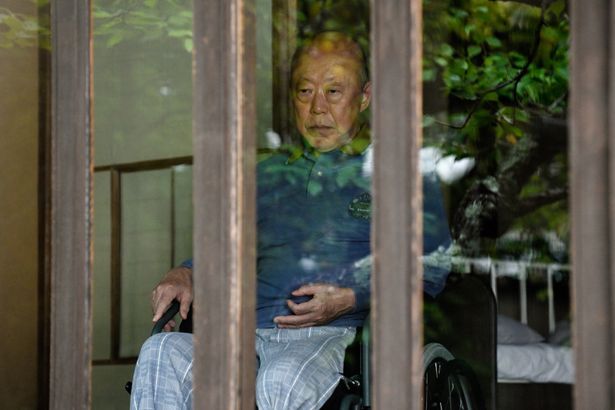 物語の重要な部分を担う患者の岩上武一を演じた六平直政