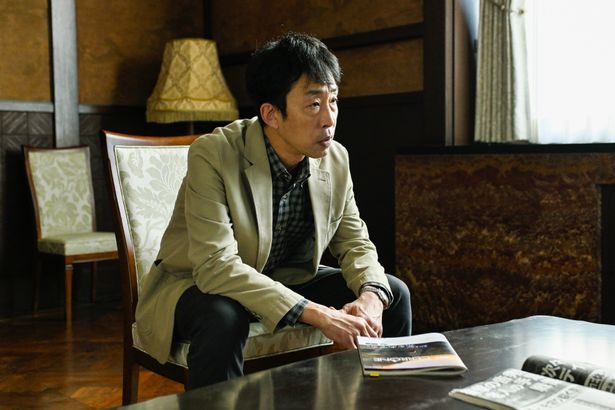 漆原に本の出版を勧める編集者の矢倉俊太郎を演じた北村有起哉