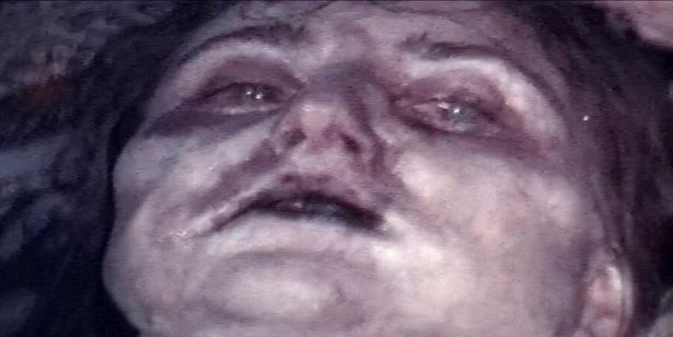 『ブリング・ハー・バック』場面写真