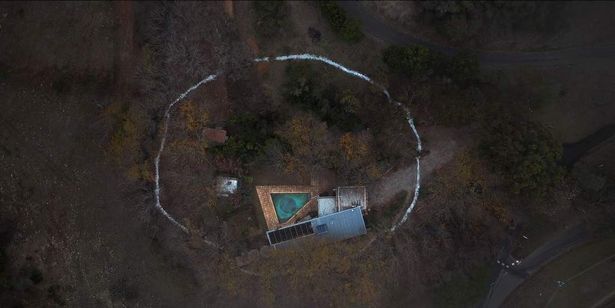 『ブリング・ハー・バック』場面写真