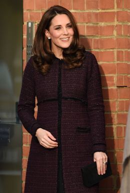 キャサリン妃のマタニティファッションが憶測を呼んでいる