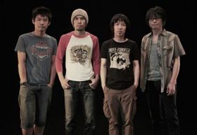 主題歌「元少年の歌」を歌うフラワーカンパニーズ