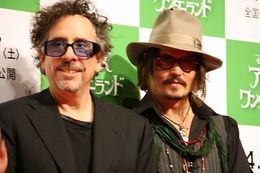 『アリス・イン・ワンダーランド』でジョニー・デップが盟友ティム・バートン監督と来日