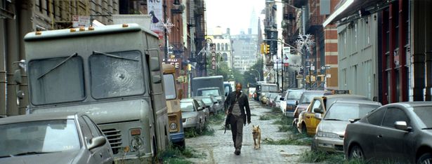 廃墟と化したニューヨークを舞台に、愛犬とサバイバルを続ける男を描いた『アイ・アム・レジェンド』