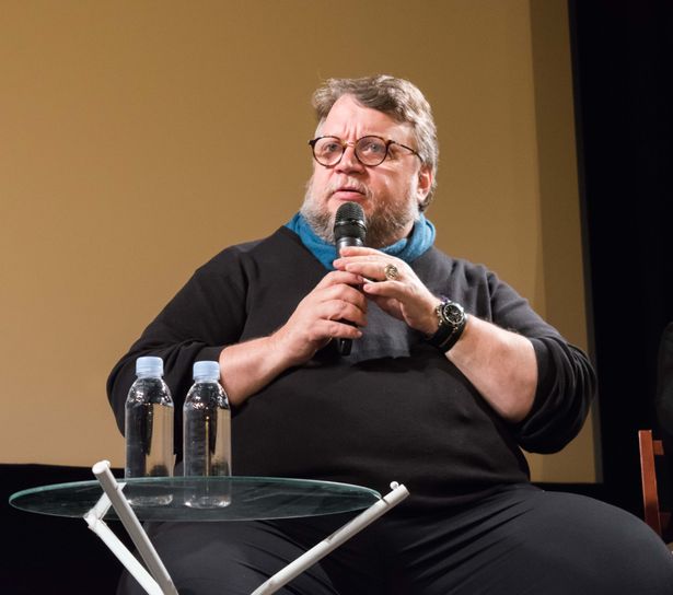 真剣な面持ちで『シェイプ・オブ・ウォーター』の世界観を語るギレルモ・デル・トロ監督