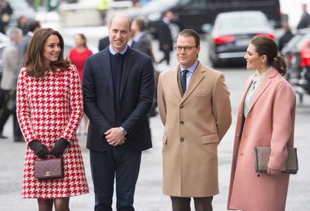 スウェーデンのヴィクトリア王太子、ダニエル王子と並ぶウィリアム王子とキャサリン妃