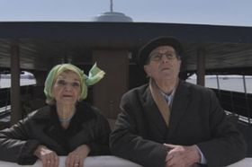 勢い余って、監督自身も奥さんと一緒に映画に出演！