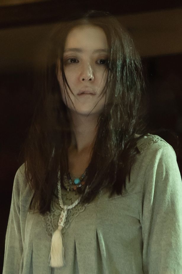 矢口朝子役の石川恋