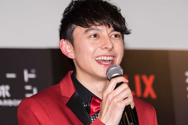 イベントの司会を務めたハリー杉山