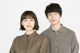 綾瀬はるか＆坂口健太郎が“もっともドキドキしたキス”を明かす！