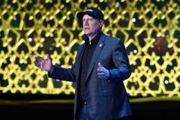 マーベル・スタジオのプレジデントのケヴィン・ファイギが登場