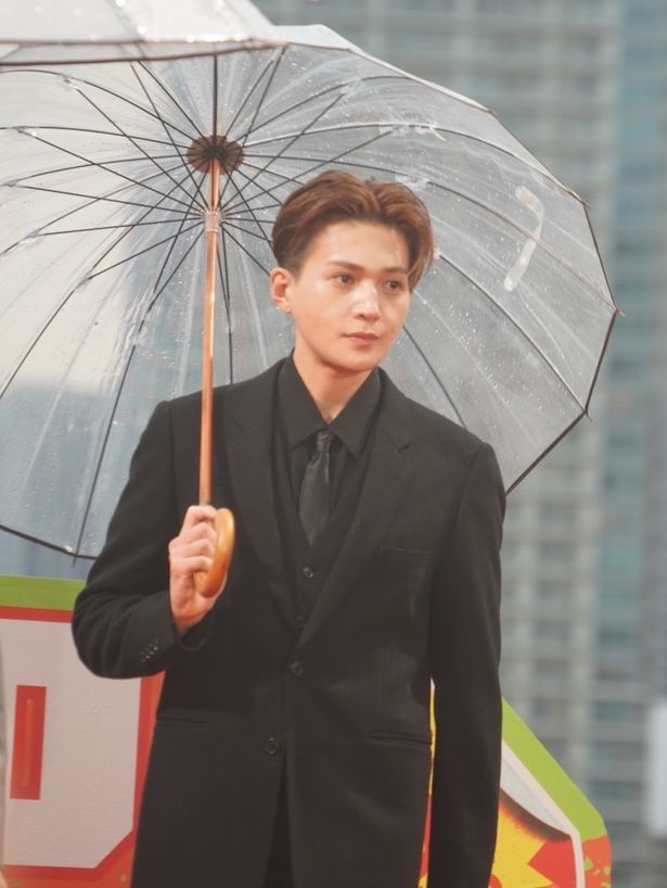 太った坂本とのシーンしかなかったため、シュッとした姿の目黒を見るのは初めてと明かす場面も