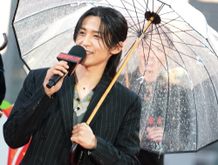 カナダから緊急帰国！映画『SAKAMOTO DAYS』(4月27日公開)の公開直前レッドカーペットイベントでファンの「おかえり！」の声に笑顔の目黒蓮