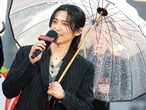 カナダから緊急帰国！映画『SAKAMOTO DAYS』(4月27日公開)の公開直前レッドカーペットイベントでファンの「おかえり！」の声に笑顔の目黒蓮