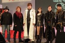 左から雨宮慶太監督、影山ヒロノブ、小西遼生、松山メアリ、斎藤洋介、倉貫匡弘