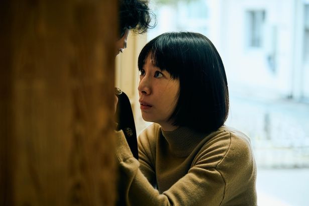 中学教師の冬子を演じる夏帆