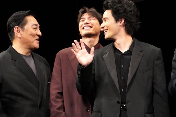 仲のいいキャスト陣の様子に会場も大盛り上がり！