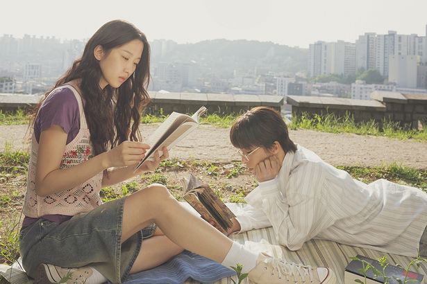 【写真を見る】10年ぶりに再会した、かつて恋人関係にあった男女が思い出をたどる『サヨナラの引力』