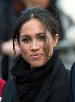 メーガンのファッションがまだ女優気取りと非難されている？