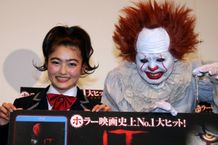 “絶叫上映”イベントに登壇した井上咲楽とアンガールズ田中卓志
