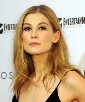 主演予定のロザムンド・パイク