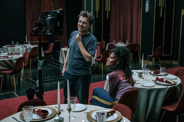 古典的なホラーに大量の血しぶき…『ゼイ・ウィル・キル・ユー』監督が激白する、悪魔崇拝者たちの“正体”「現実の世界をモデルにしている」