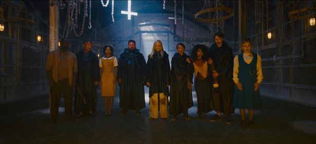 パトリシア・アークエットやトム・フェルトンなど、豪華キャストが悪魔崇拝者の住人役に！