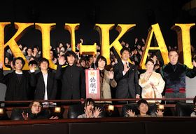 RADWIMPSがサプライズで登場！