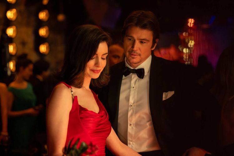 アン・ハサウェイ主演のミステリーサスペンス『ヴェリティ／真実』2026年秋公開決定！キスから一転、恐怖の瞬間を収めた特報