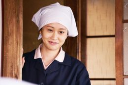 いつも笑顔の可憐な新妻から、けんかばかりの倦怠期までを演じた前田敦子