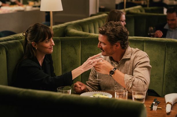“マテリアリスト”なルーシーの頭の中は？『マテリアリスト 結婚の条件』コミカルな特別映像