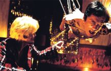 こりゃエグい…『殺し屋１』のバイオレンス描写をプレイバック！