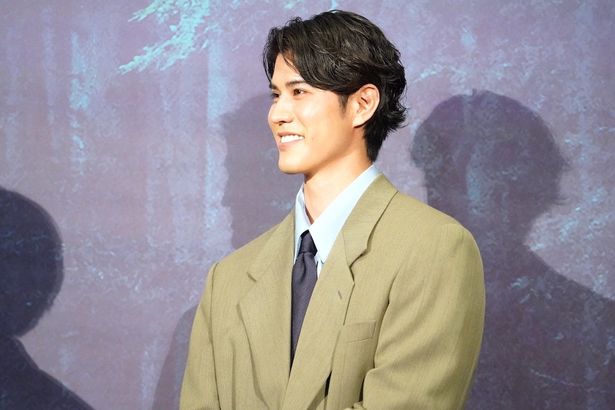 大悟の話に笑いが止まらない寛一郎
