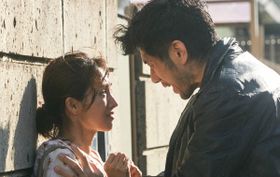 西島秀俊演じる佐竹、満島ひかり演じる聡子、宮藤官九郎演じる明野らをとらえた場面写真が到着