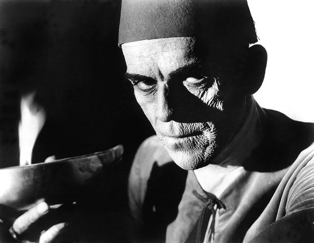 『フランケンシュタイン』でもおなじみのボリス・カーロフがミイラを演じる『ミイラ再生』