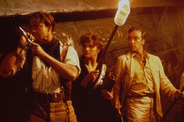 ブレンダン・フレイザー演じる元傭兵の冒険家リック・オコーネルの快活さも魅力(『ハムナプトラ　失われた砂漠の都』)