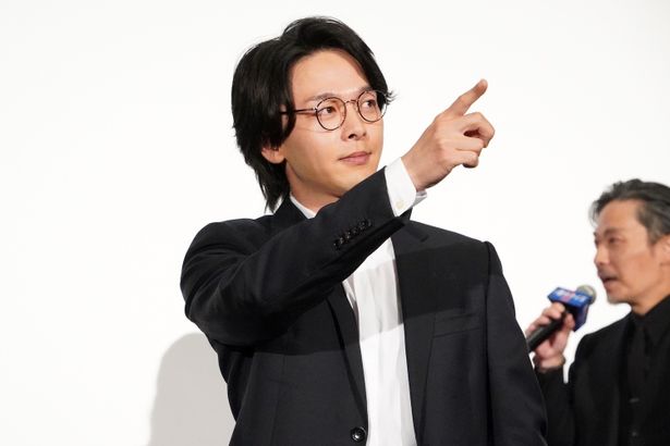 見事に“0文字解答”！ポーズを決めて拍手を浴びた
