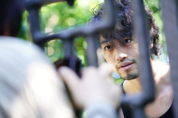 耶雲は世界的カメラマン・木原坂雄大(斎藤工)と接触していく