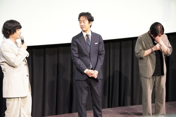 【写真を見る】吉田光希監督の突然の涙に、染谷将太が場を込ませるコメント。会場もほっこり！